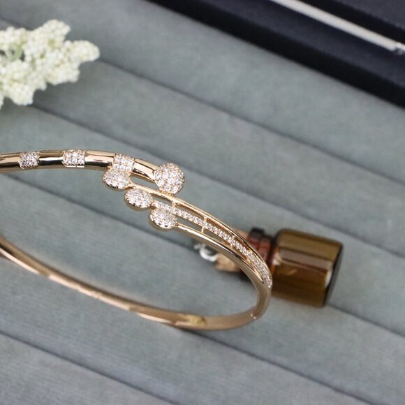 Rose Gold Bangle with Elegant Leaf-Inspired Cubic Zirconia Design, XPBL0554 - Picture 11 of 12
